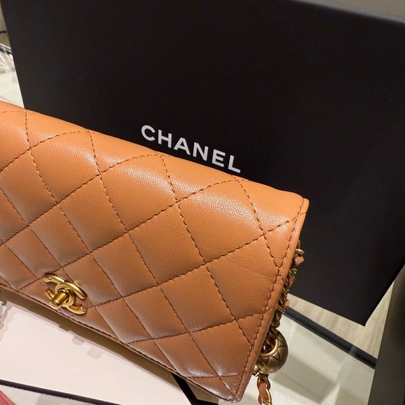 Chanel Wallet on Chain NEW. Full set. Invested 4,400.00 receipt enclosed. - Picture 4 of 5